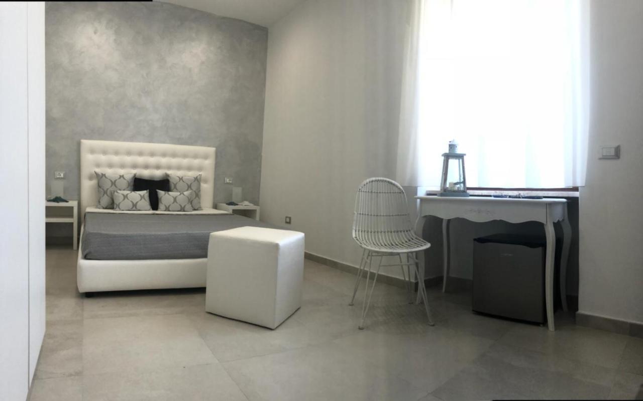 Accanto A Te - Charme Rooms Весте Екстериор снимка